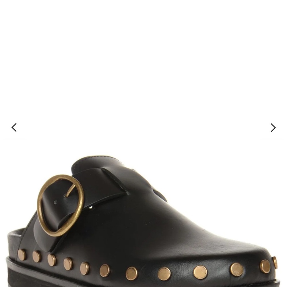 Studded cow leather clogs